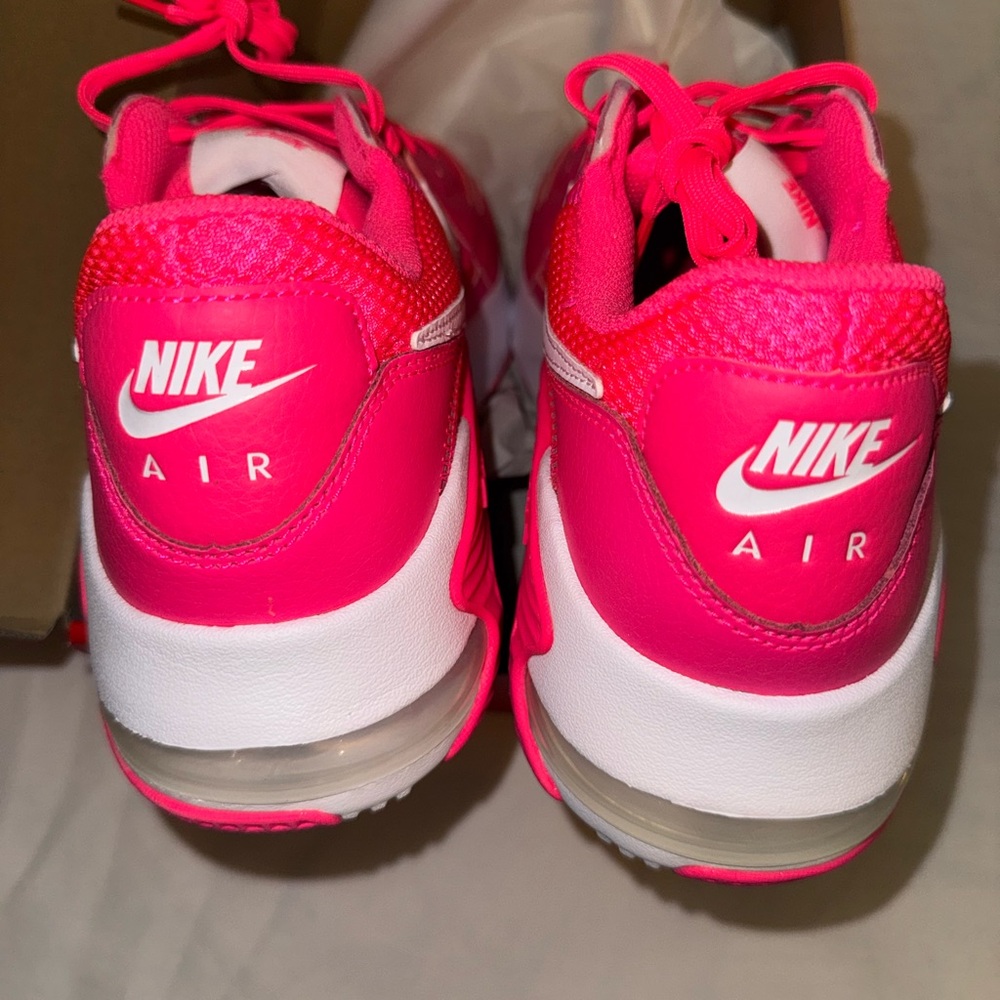 New Nike Women's Hot Pink Air Max Excee Sneakers - Picture 6 of 7
